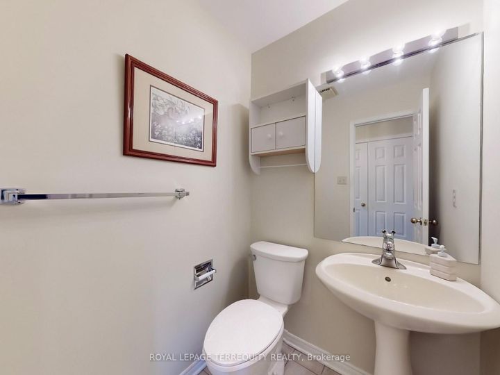 Photo 11 at 4 Mowat Court, Heart Lake East, Brampton