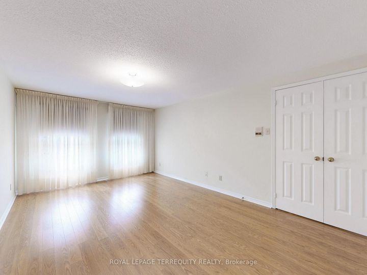 Photo 12 at 4 Mowat Court, Heart Lake East, Brampton