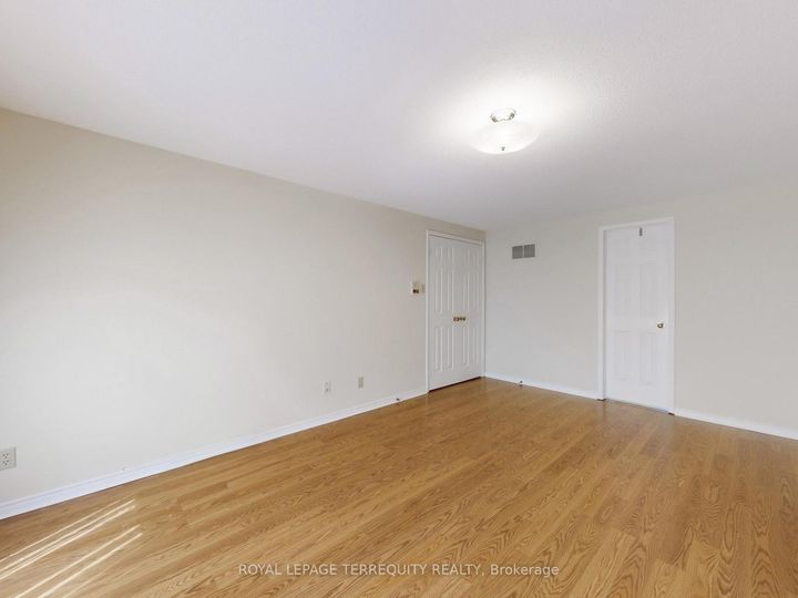 Photo 13 at 4 Mowat Court, Heart Lake East, Brampton