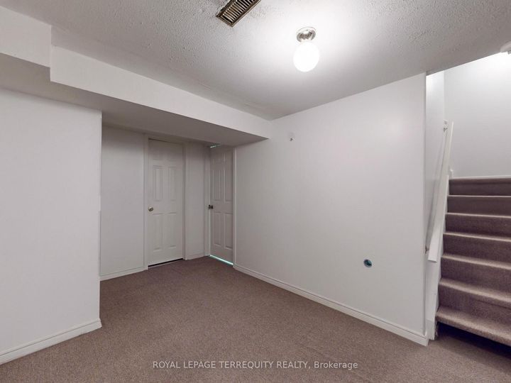 Photo 17 at 4 Mowat Court, Heart Lake East, Brampton