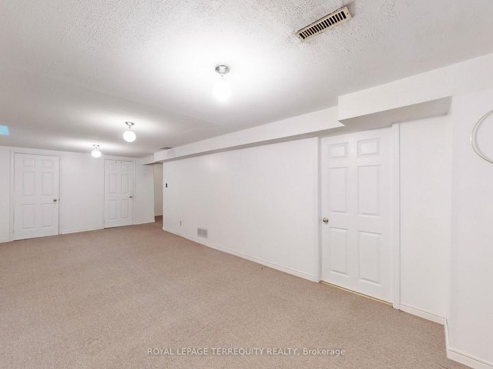 Photo 18 at 4 Mowat Court, Heart Lake East, Brampton