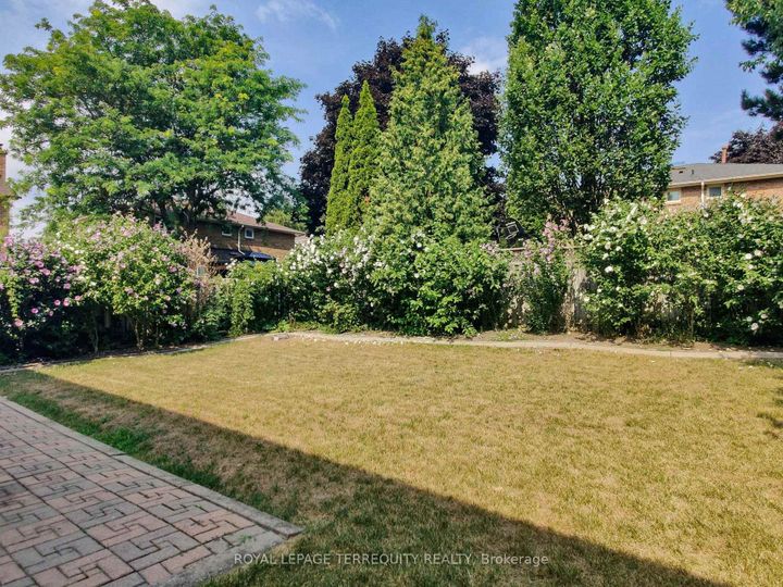 Photo 23 at 4 Mowat Court, Heart Lake East, Brampton