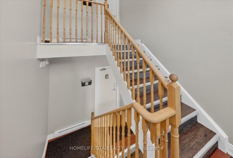 Photo 4 at 368 Pine Avenue, Vanier, Oshawa