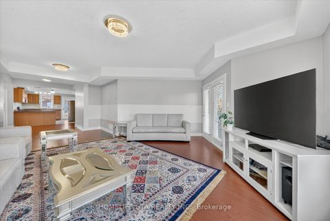 Photo 11 at 368 Pine Avenue, Vanier, Oshawa