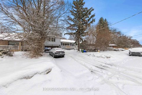 Photo 3 at 127 Kitchener Road, West Hill, Toronto