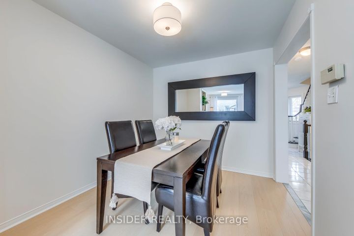 Photo 5 at 14 - 455 Apache Court, Hurontario, Mississauga