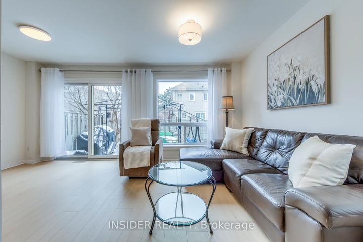 Photo 8 at 14 - 455 Apache Court, Hurontario, Mississauga