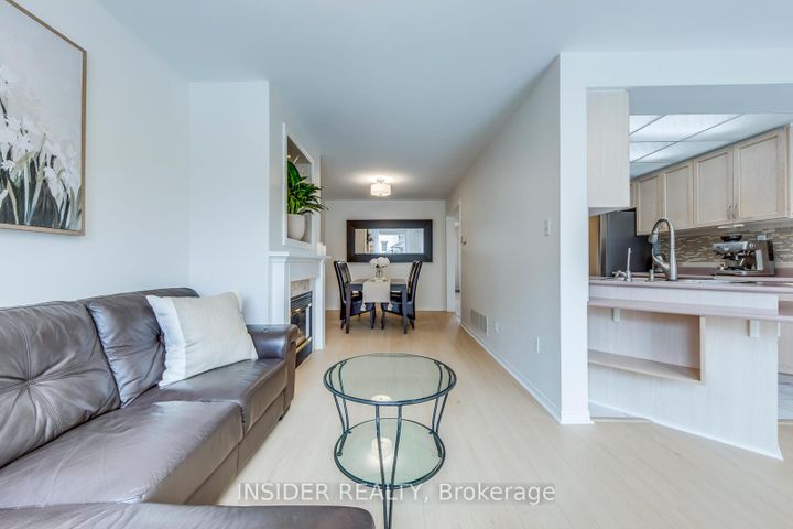 Photo 9 at 14 - 455 Apache Court, Hurontario, Mississauga