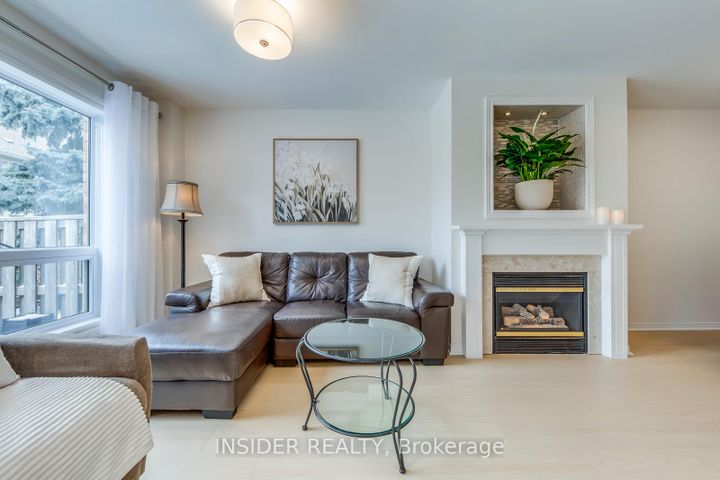 Photo 10 at 14 - 455 Apache Court, Hurontario, Mississauga