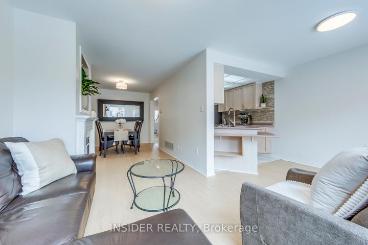 Photo 12 at 14 - 455 Apache Court, Hurontario, Mississauga