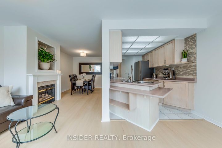 Photo 13 at 14 - 455 Apache Court, Hurontario, Mississauga