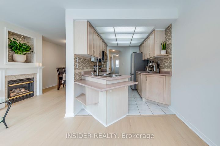 Photo 17 at 14 - 455 Apache Court, Hurontario, Mississauga