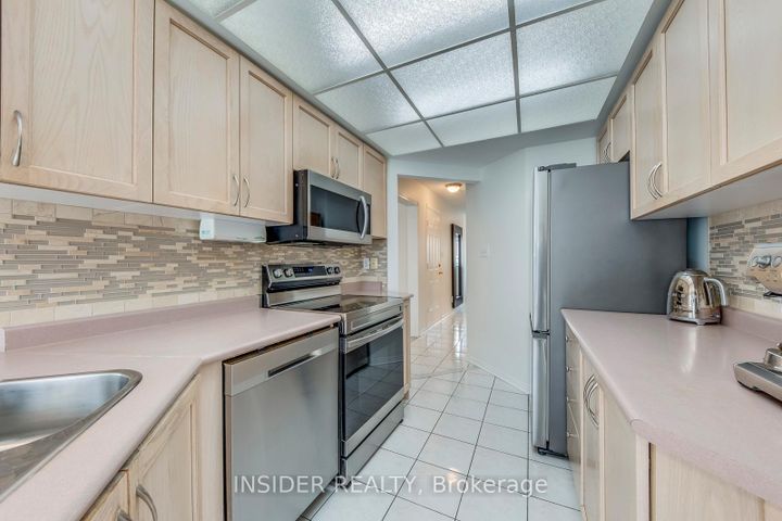 Photo 18 at 14 - 455 Apache Court, Hurontario, Mississauga