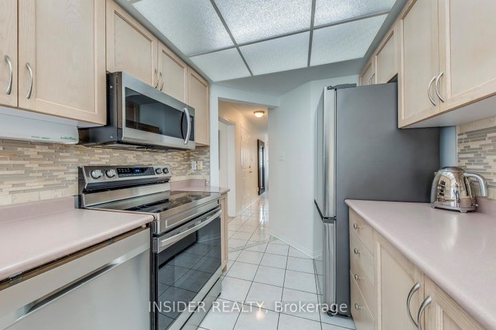 Photo 19 at 14 - 455 Apache Court, Hurontario, Mississauga