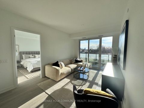 Photo 2 at 332 - 8188 Yonge Street, Uplands, Vaughan