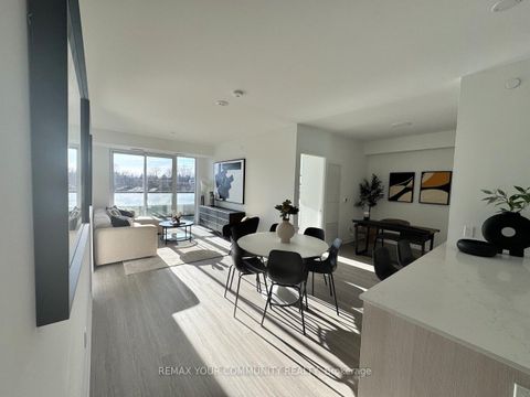 Photo 3 at 332 - 8188 Yonge Street, Uplands, Vaughan