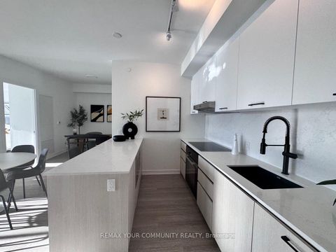 Photo 7 at 332 - 8188 Yonge Street, Uplands, Vaughan