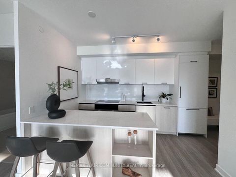 Photo 8 at 332 - 8188 Yonge Street, Uplands, Vaughan