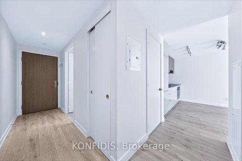 Photo 4 at 732 - 161 Roehampton Avenue, Mount Pleasant East, Toronto