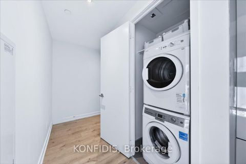 Photo 5 at 732 - 161 Roehampton Avenue, Mount Pleasant East, Toronto