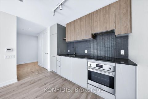 Photo 6 at 732 - 161 Roehampton Avenue, Mount Pleasant East, Toronto