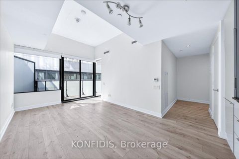 Photo 8 at 732 - 161 Roehampton Avenue, Mount Pleasant East, Toronto