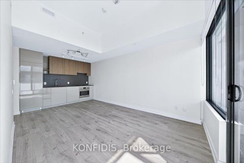 Photo 10 at 732 - 161 Roehampton Avenue, Mount Pleasant East, Toronto