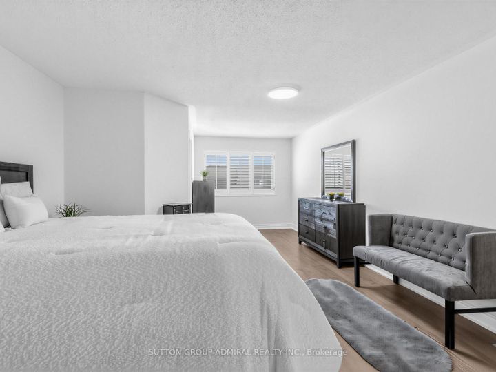 Photo 18 at 38 Elderbrook Crescent, Patterson, Vaughan