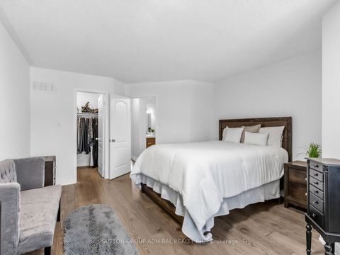 Photo 19 at 38 Elderbrook Crescent, Patterson, Vaughan