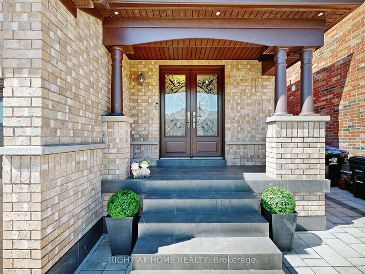 Photo 2 at 116 Summerlyn Trail, Bradford, Bradford West Gwillimbury