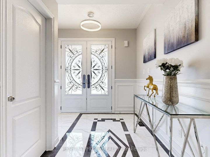 Photo 3 at 116 Summerlyn Trail, Bradford, Bradford West Gwillimbury