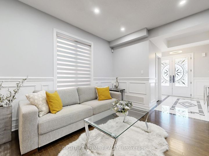 Photo 4 at 116 Summerlyn Trail, Bradford, Bradford West Gwillimbury