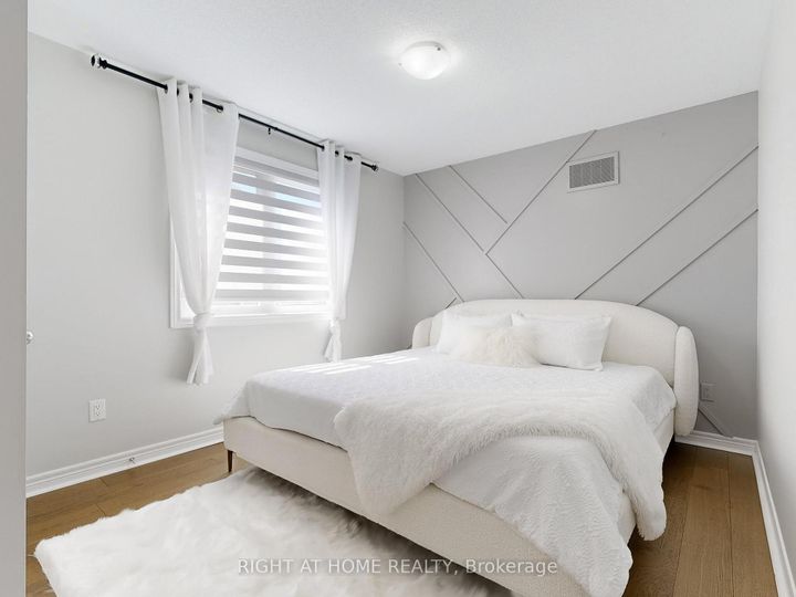 Photo 29 at 116 Summerlyn Trail, Bradford, Bradford West Gwillimbury