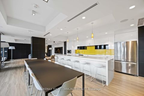 Photo 11 at 608 - 158 Front Street, Moss Park, Toronto