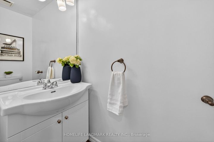 Photo 5 at 120 Brookmill Drive, Brownridge, Vaughan