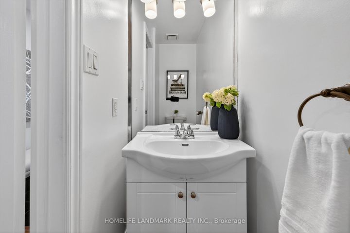 Photo 6 at 120 Brookmill Drive, Brownridge, Vaughan