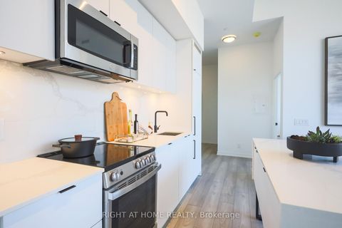Photo 12 at 204 - 285 Dufferin Street, South Parkdale, Toronto