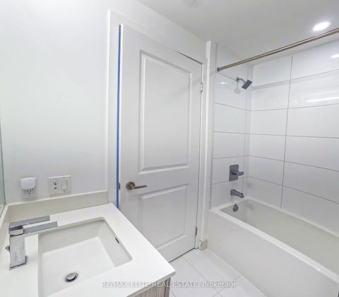 Photo 7 at 1711 - 395 Bloor Street E, North St. James Town, Toronto