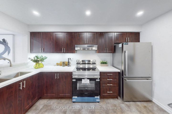 Photo 10 at 39 - 4600 Kimbermount Avenue, Central Erin Mills, Mississauga