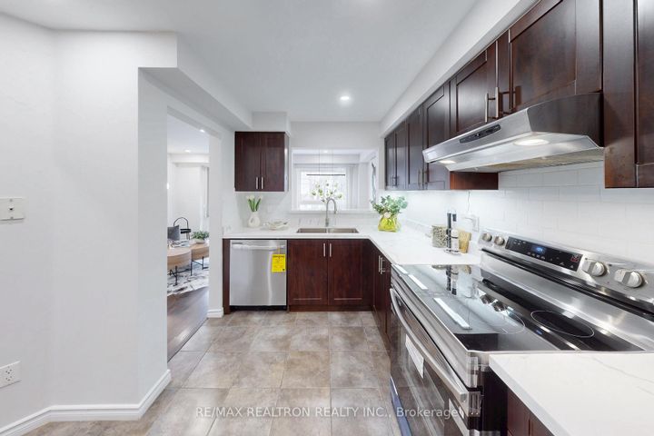 Photo 11 at 39 - 4600 Kimbermount Avenue, Central Erin Mills, Mississauga