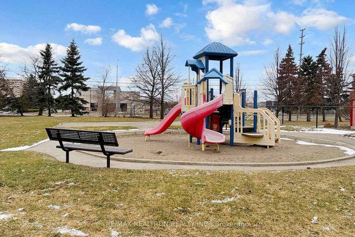 Photo 32 at 39 - 4600 Kimbermount Avenue, Central Erin Mills, Mississauga