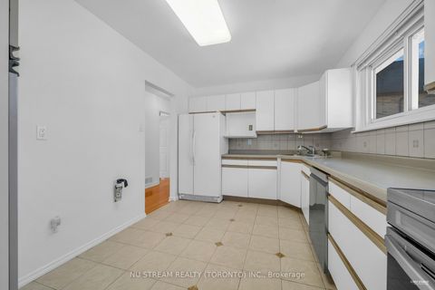 Photo 8 at 18 Emily Carr Street, Unionville, Markham