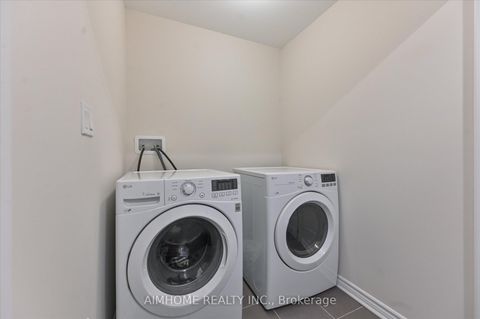 Photo 31 at 52 vedette Way, Vellore Village, Vaughan