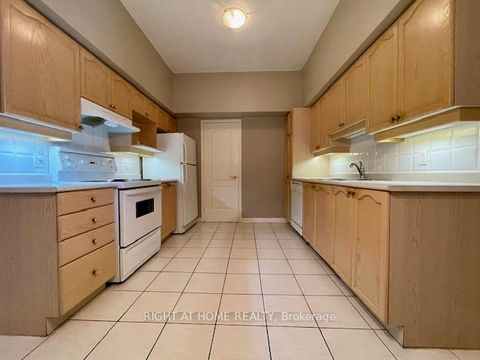 Photo 2 at 501 - 2506 Rutherford Road, Maple, Vaughan