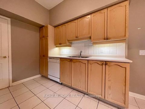 Photo 4 at 501 - 2506 Rutherford Road, Maple, Vaughan