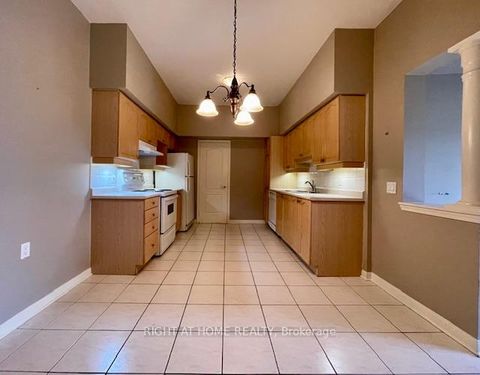 Photo 8 at 501 - 2506 Rutherford Road, Maple, Vaughan