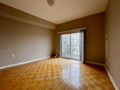 Photo 11 at 501 - 2506 Rutherford Road, Maple, Vaughan