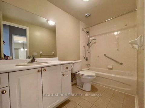 Photo 14 at 501 - 2506 Rutherford Road, Maple, Vaughan