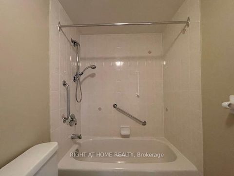 Photo 15 at 501 - 2506 Rutherford Road, Maple, Vaughan