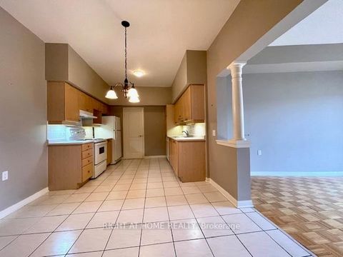 Photo 18 at 501 - 2506 Rutherford Road, Maple, Vaughan